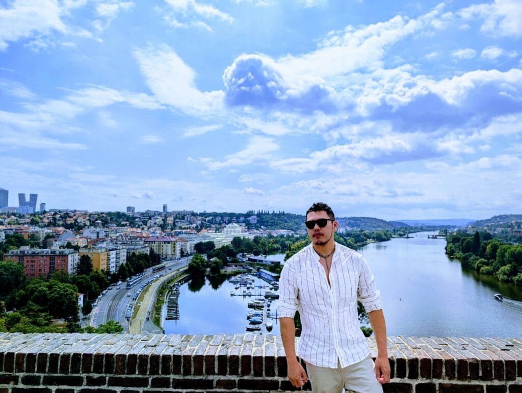 想躺平的阿布-金融分析師的歐洲旅遊規劃-布拉格城堡景觀