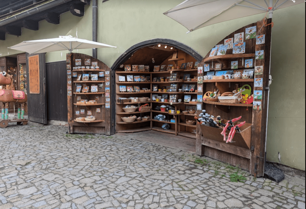 【捷克CK小鎮攻略】| 自助必看：1日&2日行程搭配景點地圖，沒導覽團也輕鬆玩