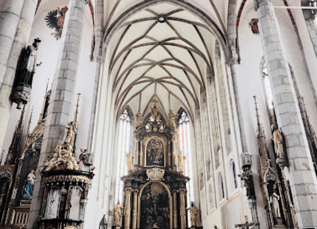 【捷克CK小鎮攻略】| 自助必看：1日&2日行程搭配景點地圖，沒導覽團也輕鬆玩