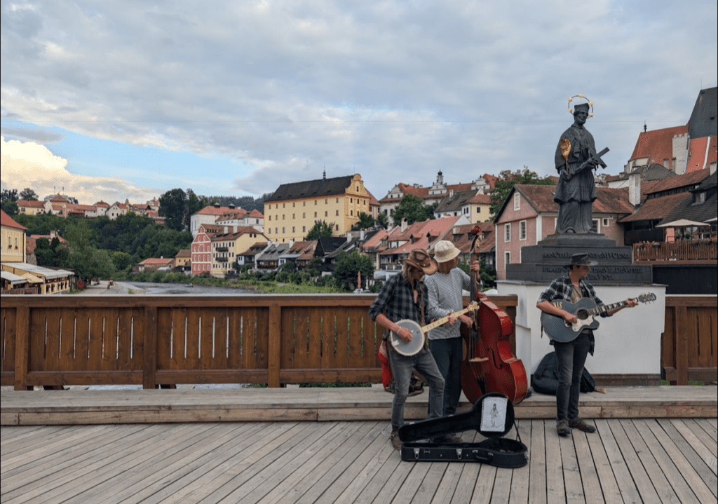 【捷克CK小鎮攻略】| 自助必看：1日&2日行程搭配景點地圖，沒導覽團也輕鬆玩