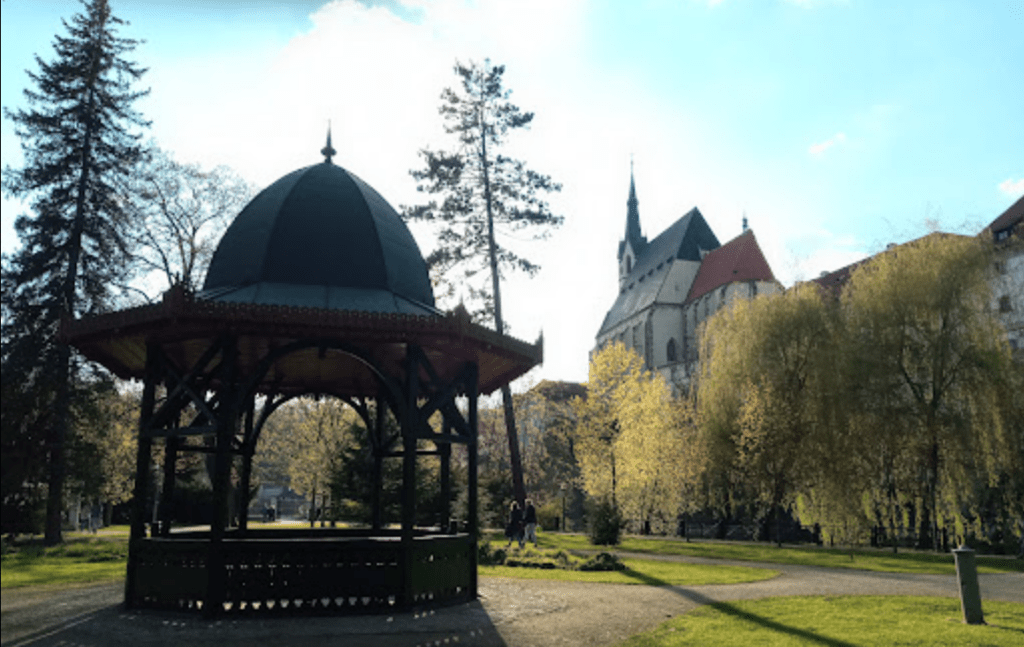 【捷克CK小鎮攻略】| 自助必看：1日&2日行程搭配景點地圖，沒導覽團也輕鬆玩