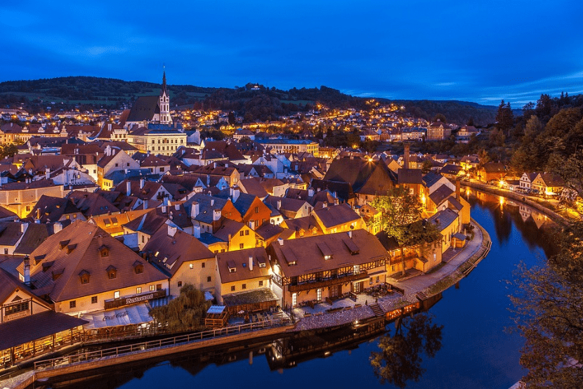 【捷克CK小鎮攻略】| 自助必看：1日&2日行程搭配景點地圖，沒導覽團也輕鬆玩