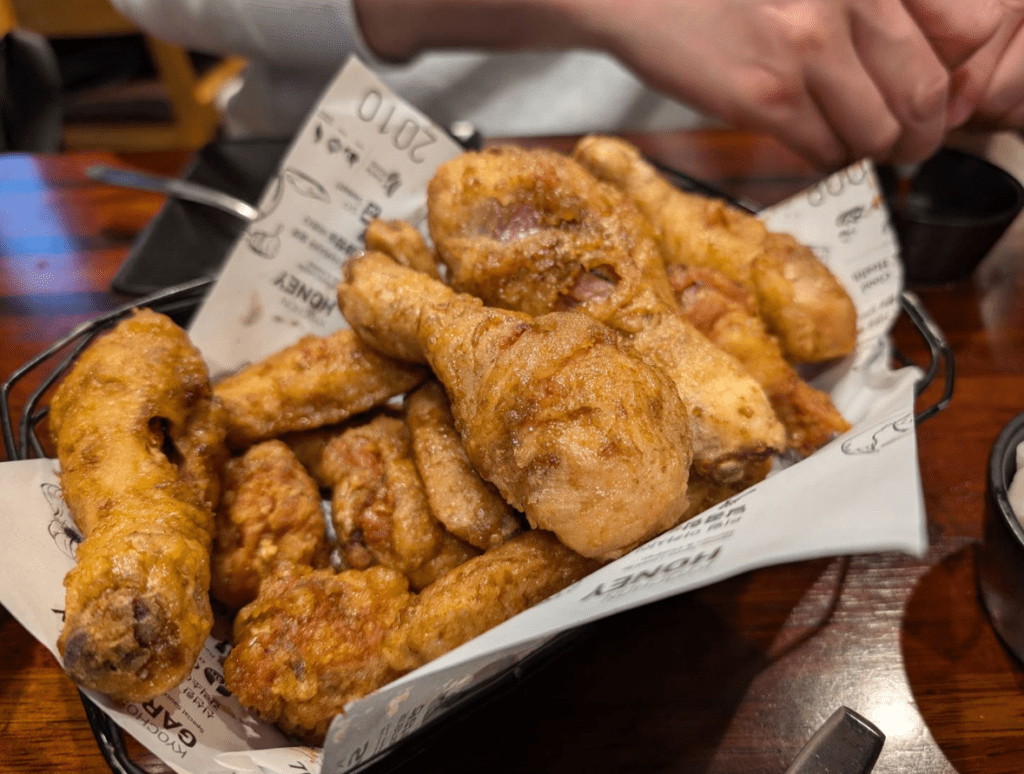 【首爾弘大逛街攻略】| 男生必看：5大必逛品牌/歐巴剪髮/豪邁必吃，帶男友就看這篇！