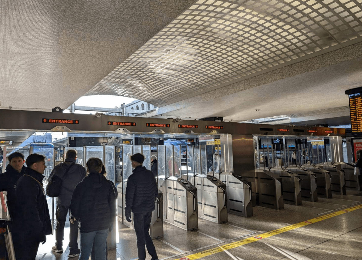 【2024義大利交通攻略】| 火車&車站總整理：治安、驗票、月台、行李、廁所等注意事項