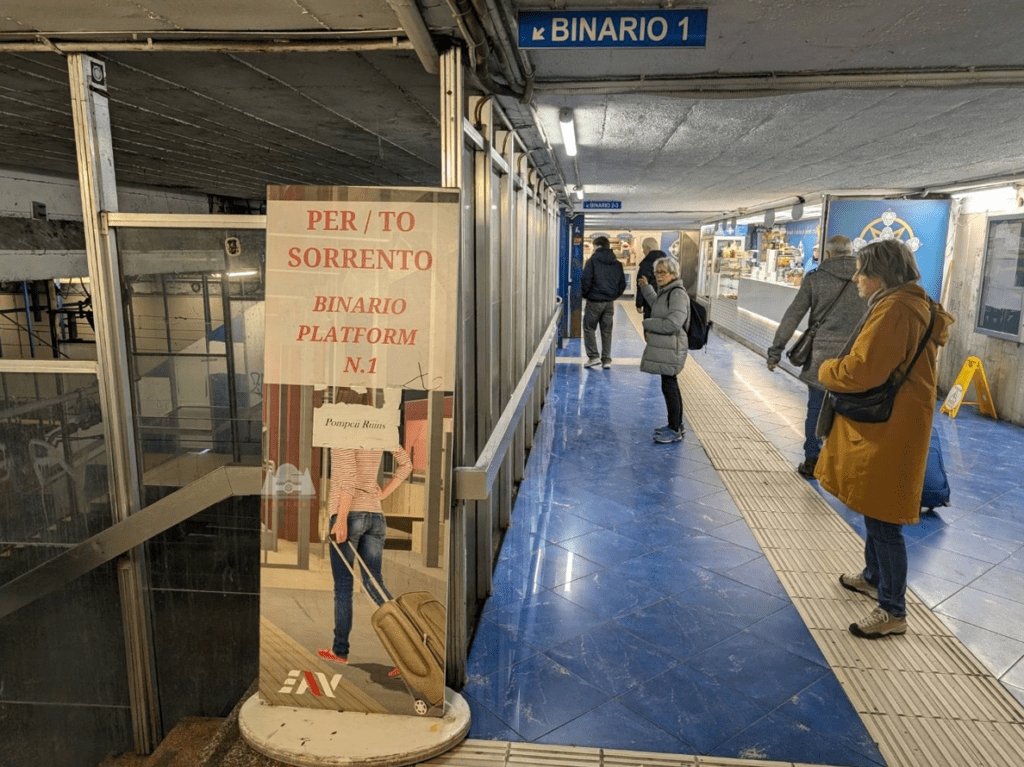 【2025龐貝交通攻略】|圖解火車如何搭：票價/買票/搭車/月台，現場門票整理懶人包
