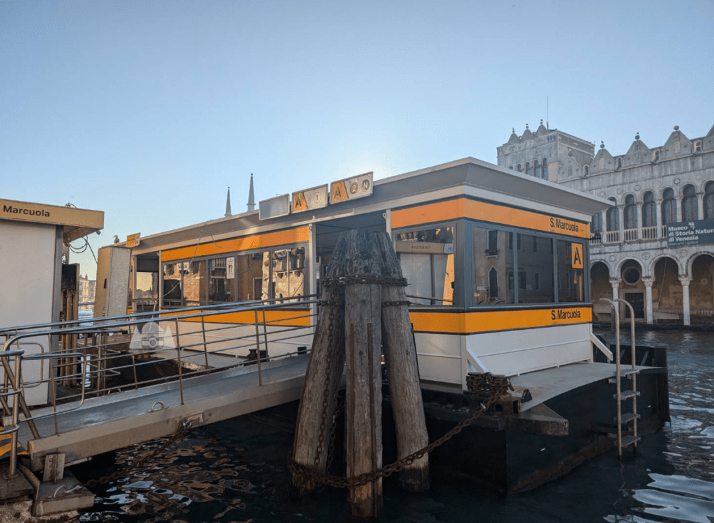 【2025威尼斯水上巴士攻略】|圖解交通：票價/買票/搭船/重點碼頭，暢遊水都