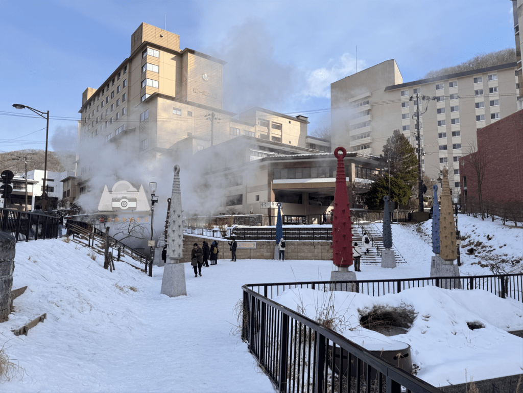 【2025登別景點地圖】| 一圖看登別溫泉街、大湯沼與地獄谷，住宿與美食懶人包