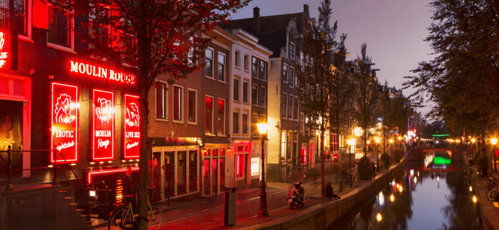 【2025阿姆斯特丹景點】|紅燈區攻略：所有你想知道的事！娼妓博物館、成人秀館、peep show！