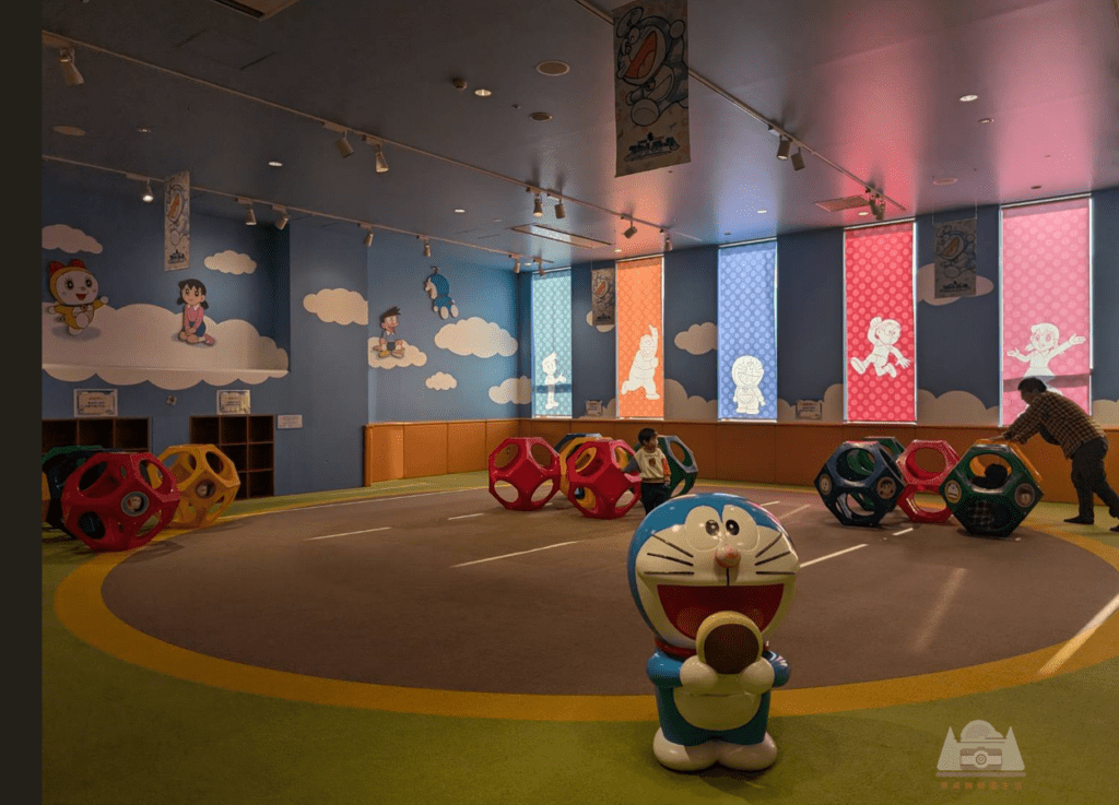 【2025新千歲機場攻略】|樓層地圖詳解：一圖逛免稅店，哆拉A夢空中樂園，看電影泡溫泉！