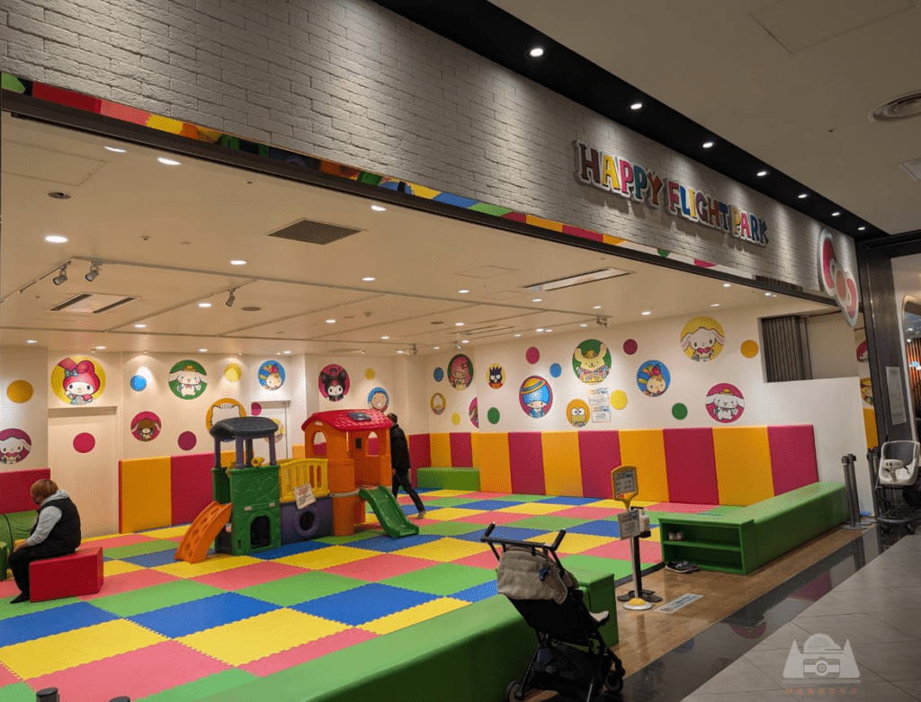 【2025新千歲機場攻略】|樓層地圖詳解：一圖逛免稅店，哆拉A夢空中樂園，看電影泡溫泉！