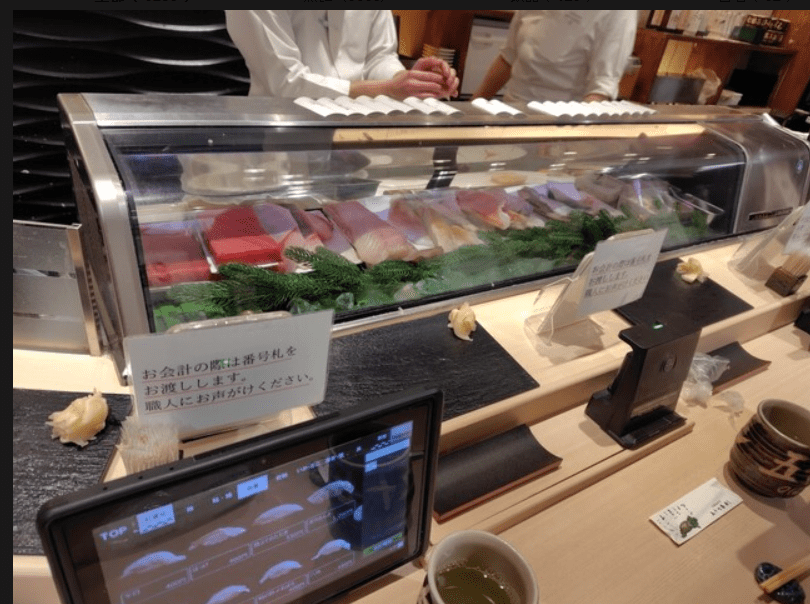 【2025新千歲機場攻略】|樓層地圖詳解：一圖逛免稅店，哆拉A夢空中樂園，看電影泡溫泉！