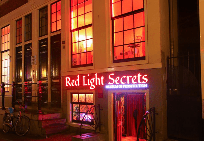 【2025阿姆斯特丹景點】|紅燈區攻略：所有你想知道的事！娼妓博物館、成人秀館、peep show！