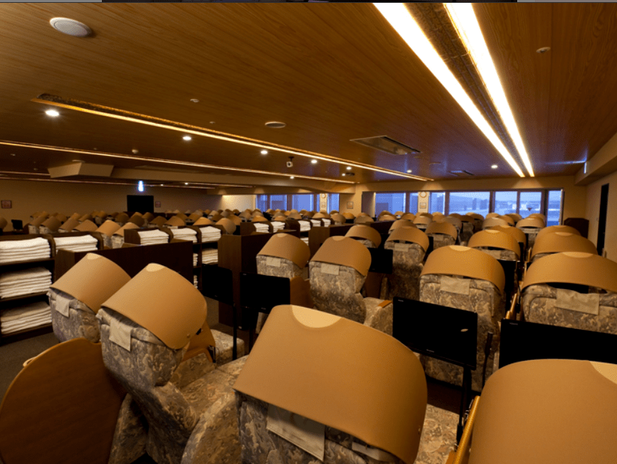 【2025新千歲機場攻略】|樓層地圖詳解：一圖逛免稅店，哆拉A夢空中樂園，看電影泡溫泉！