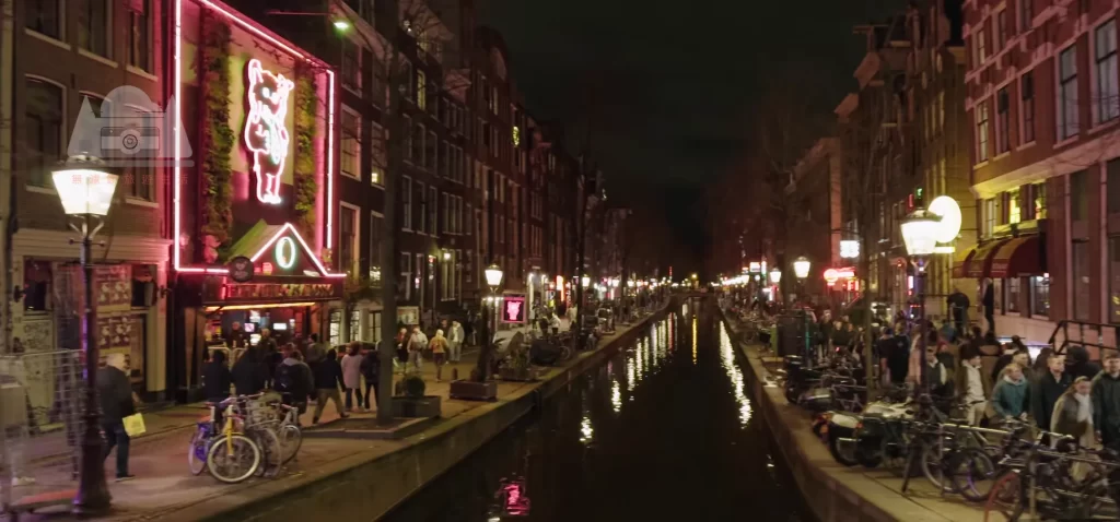 【2025阿姆斯特丹景點】|紅燈區攻略：所有你想知道的事！娼妓博物館、成人秀、peep show！