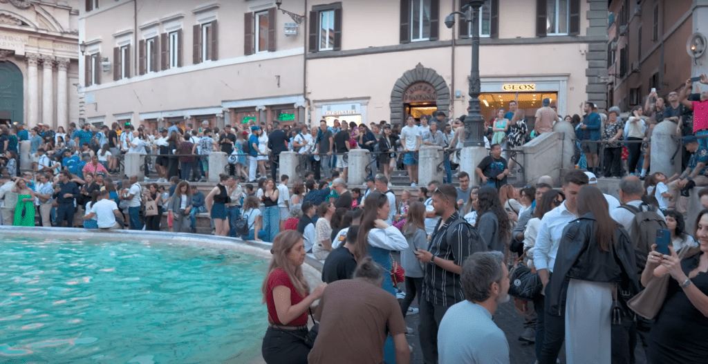 【2025特雷維噴泉攻略】|羅馬許願池：挑戰羅馬網美照，隨時都是人山人海！