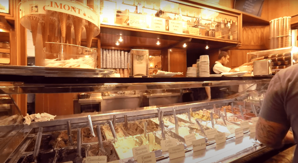 【2025特雷維噴泉攻略】|羅馬許願池：挑戰羅馬網美照，隨時都是人山人海！