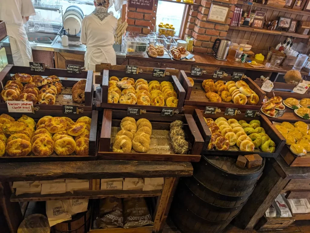 【2025倫敦貝果攻略】| 不排隊候位法 熱門口味，最高CP分店，別忘記點湯！