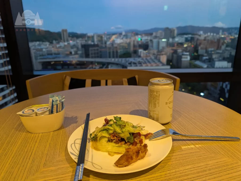 【2025台北萬豪行政酒廊開箱】|Happy hour：熱食種類不多但氣泡白酒讚，森林系早餐