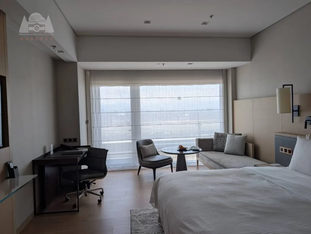 【2025台北萬豪行政酒廊開箱】|Happy hour：熱食種類不多但氣泡白酒讚，森林系早餐