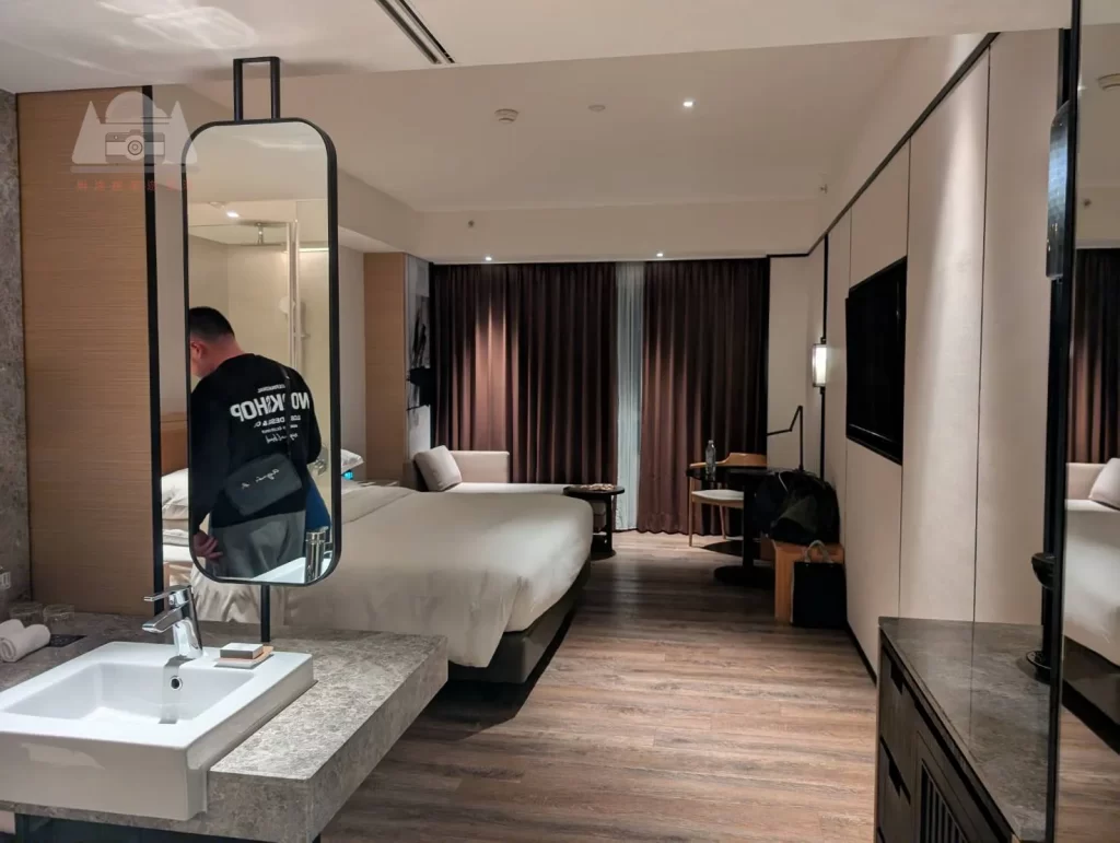 【2025桃園喜來登誠實開箱】|行政酒廊超推：房間舒適但公設不要期待