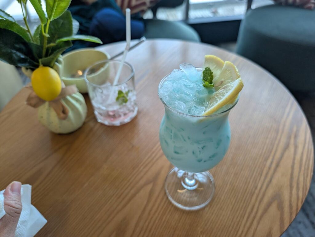 【曼谷機場最棒貴賓室】|  Coral Finest Business Class Lounge：免費按摩和調酒喝到飽，超級值得！